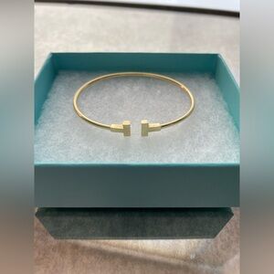 Tiffany T narrow wire bracelet in 18k yellow gold